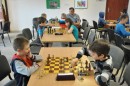 Przy szachownicach spędzili sobotnie przedpoludnie (09.05.2015 r.) najmłodsi sympatycy szachów.