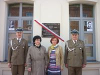 Od lewej: płk rez. Alfred Kabata, Barbara Nieroda, Jolanta Liszkiewicz, kpt. w st. spocz. Janusz Zajączkowski.