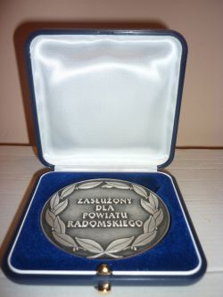 Medal „Zasłużony dla Powiatu Radomskiego”.