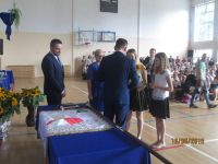 Uroczyste zakończenie roku szkolnego i nadanie sztandaru Szkole Podstawowej nr 1 Św. Jana Pawła II w Nowym Dworze...