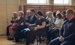 sala gimnastyczna, młodzież i zaproszeni goście, rozdanie nagród,