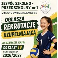 rekrutacja do klasy sportowej, dziewczynka w stroju siatkarskim trzyma piłkę