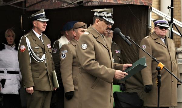 List od Wiceprezesa Rady Ministrów - Ministra Obrony Narodowej czyta gen. bryg. Cezary Janowski.