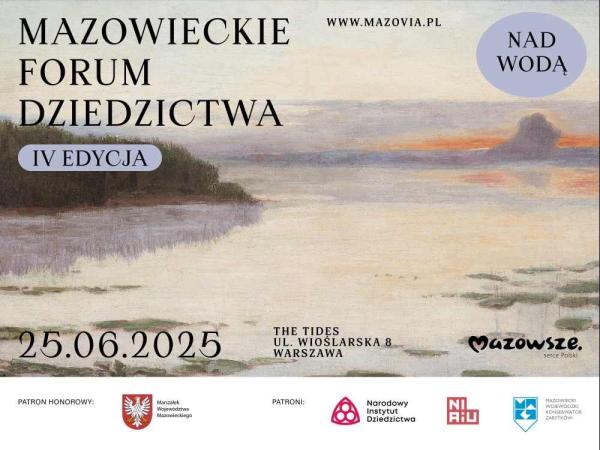 Półwysep porośnięty wysoką trawą przy akwenie wodnym.