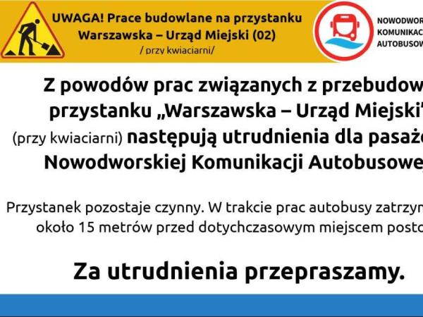 Graficzna informacja treści. Znak ostrzegawczy roboty na drodze. Logotyp Nowodworskiej Komunikacji Autobusowej.