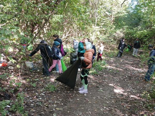 Finałowe sprzątanie korony środkowej Twierdzy Modlin